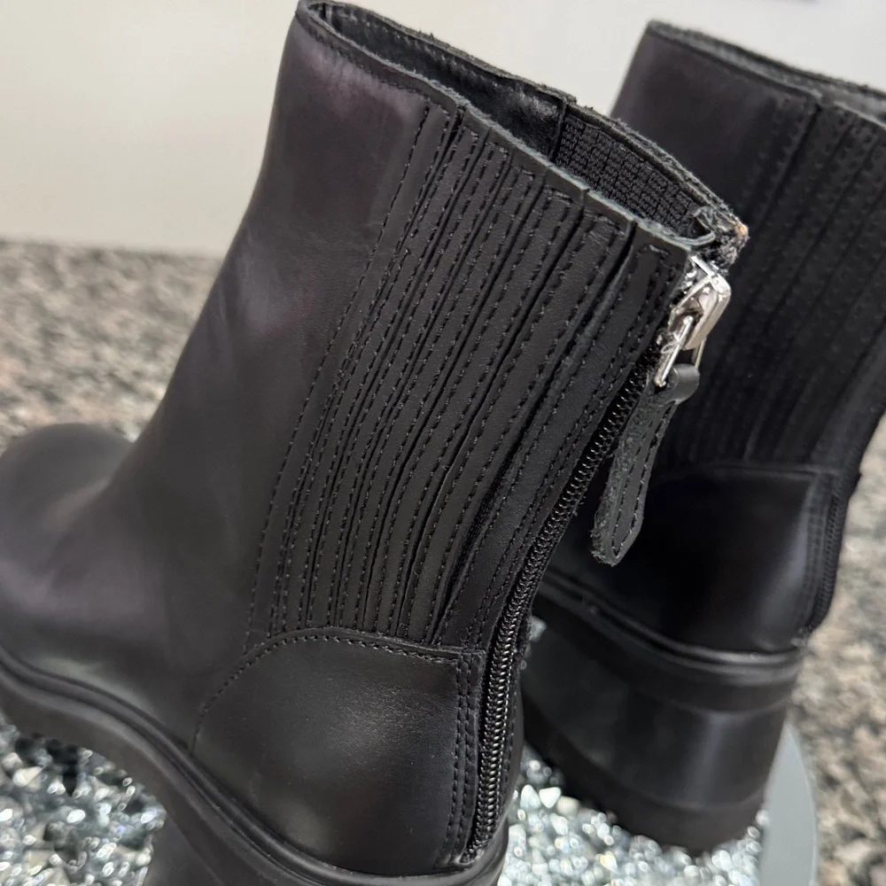 Dolce Vita Black Ankle Boots NEW 8